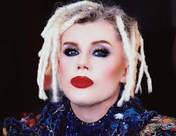 Adoring the Artifice of Paul Quin