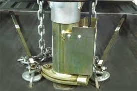 Make sure the gooseneck ball is tight to the hitch before coupling the trailer. Gooseneck Easy Coupler