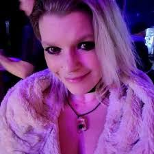 Dana Hecker's Instagram, Twitter & Facebook