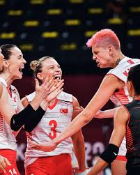 Pasör çaprazı olarak oynayan karakurt'un boyu 1.96 metredir. Le Mundo Sport On Twitter Biz Voleybol Ulkesiyiz Tebrikler Ebrar Karakurt Eda Erdem Hande Baladin Zehra Gunes Meliha Cansu Tebrikler Fileninsultanlari Sonu Sampiyonluk Olsun Tokyo2020 Https T Co Gjtmrh41st