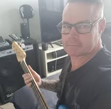 Hey there all! My name is Wade and I play Fender, 4 and 5 string bass and  live in Australia. My influences are, Gene Simmons, Jason Newsted, Mike  DAntonio Cliff Burton RIP