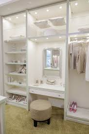 Vestidor Vestidor Con Tocador De Cabinet Ahora Lee Como Puedes Crear El Aspecto Glamoroso En El Vestidor Closet Decor Wardrobe Room Bedroom Closet Design