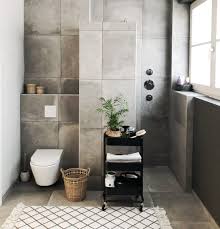 binnenkijken bij een landelijk industrieel interieur met een tikkeltje bohemian homefreak nl badkamer trolley badkamer eclectische badkamer