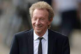 Denis law's statement that will intensify calls for football to urgently tackle its dementia crisis, law said that his condition had advanced to the point where he can no longer sign his name and outlined the anger, frustration, confusion and worry that he now feels, particularly for his family. Manchester United Legend Denis Law Reveals Career Highlights After Being Named In New Year S Honours List Manchester Evening News