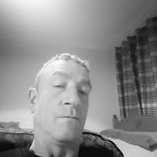 Can I put a parrot in with budgies?