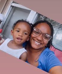 Chilling with moms and baby sis 💗🤔