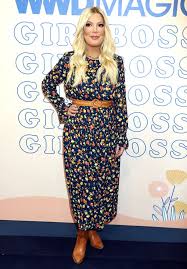 People are wondering why tori spelling let her daughter see upsetting information about her relationship. Tori Spelling Picture 123 90s And 90210 Fashion