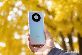 全称：华为 mate40 华为mate40配备5nm 5g soc麒麟9000e处理器，6.5英寸2376×1080像素、90hz刷新率的曲面屏，后置5000万像素超感知主摄像头，4200mah电池容量，只支持40w有线快充。 åŽä¸ºmate40 Proè¯„æµ‹ å¤–è§‚å°è¿›åŒ–å†…èŠ¯æ›´å¼ºå¤§ åŽä¸º Mate40 åŽä¸ºmate40 Pro æ–°æµªç§'æŠ€ æ–°æµªç½'