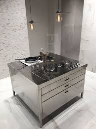 Kucheninsel In Perfektion Bodenfliesen In Marmorstyle Kucheninsel Kuche Kuchenplanung Chrom Kitchen Designs Layout Kitchen Inspirations Kitchen Interior