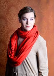 Maruně na klidu nepřidá ani její panovačná matka (johanna tesařová), o kterou spolu se sestrou jarunou (lenka krobotová) pečují. Lenka Krobotova Cokoli Cloveka V Zivote Potka Neni Nahoda Divadelni Noviny