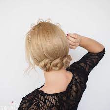 Spring Racing Hairstyles How To Style Your Hair To Suit Your Hat Hair Romance Hair Romance Hair Styles Ribbon Hairstyle