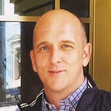 I am proud to announce that I am now the new Showroom Manager at Black PR. 