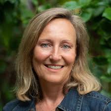 Yesterday I was honored to present book manuscript research with Farida…