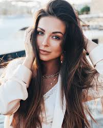 Nyusha (Anna Shurochkina): Biographie vun der Sängerin