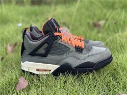 Similar in design to the infamous eminem pair black accents, a red liner, paint splatter detailing, a white midsole and cactus jack branding on the back heel tab finish things off for this pair. Laterale TrezeÈ™tete Cal Aj4 Travis Scott Olive Francescomedda Com
