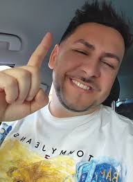 Anderson Bambam Dono Vitrine