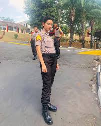 Model rambut tentara buzz cut cocok diterapkan untuk semua jenis rambut pria baik jenis. Masuk Akpol Rambut Dipotong Pendek Laura Theux Nangis Sesenggukan
