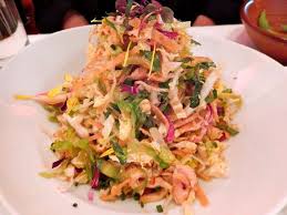 Recette De Salade Au Poulet Concombre Laitue Coriandre Fraiche Sauce Asiatique Une Salade Composee Fra Salade Poulet Recette Salade Recette Cuisine Minceur