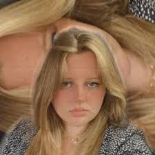 Lisa Maes's Instagram, Twitter & Facebook