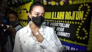 Sudah sah jadi suami istri, ternyata begini perjalanan cinta ririn ekawati dan ibnu jamil. Ririn Ekawati Jelaskan Penyebab Ibunya Meninggal Sebut Sakit Komplikasi Hingga Terpapar Covid 19 Tribunnews Com Mobile