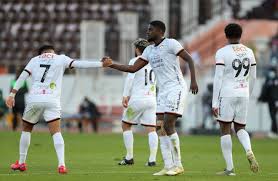 سجل الشباب هدف الفوز الثاني في الدقيقة 45 وبعدها مباشرة سجل الوصل هدف التعادل :( قبل أن يفوز الشباب بركلات الترجيح ويتأهل للنهائي الذي خسره من باس الإيراني. Ø§Ù„Ø´Ø¨Ø§Ø¨ ÙŠØ³ØªØ¹ÙŠØ¯ Ø§Ù†ØªØµØ§Ø±Ø§ØªÙ‡ ÙÙ‰ Ø§Ù„Ø¯ÙˆØ±ÙŠ Ø§Ù„Ø³Ø¹ÙˆØ¯ÙŠ Ø¨Ø«Ù„Ø§Ø«ÙŠØ© Ø£Ù…Ø§Ù… Ø§Ù„Ø¨Ø§Ø·Ù† Ø§Ù„ÙŠÙˆÙ… Ø§Ù„Ø³Ø§Ø¨Ø¹