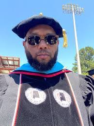 Chantel Moss's Instagram, Twitter & Facebook