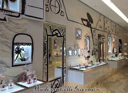 Ma Robe Petales Est Arrivee Ce Matin Au 68 Avenue Des Champs Elysees Avec L Aimable Autorisation De La Direction De La Maiso Gallery Wall Vanity Mirror Home