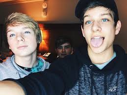 Little did we know the man in the back was also in the room // I hope to  meet you guys at @playlistlive !! ❤️