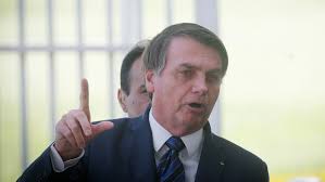 Ainda nas imediações do alvorada, bolsonaro desceu do carro para cumprimentar turistas e apoiadores que visitavam o local. Bolsonaro Evita Falar Sobre Entrevista De Mandetta Na Saida Do Alvorada Jovem Pan