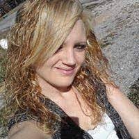 Elyse Hook's Instagram, Twitter & Facebook