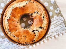 Se non si vuole usare nemmeno il velo di burro necessario per lo stampo sostituirlo con una spennellata di olio di semi e cospargere quindi con la farina, soffiando via le eccedenze. Ciambella Ricotta E Cioccolato Con Farina Tipo 2 Ricette Al Volo