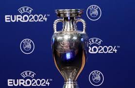 أجريت اليوم السبت، قرعة بطولة كأس أمم أوروبا يورو 2020 بالعاصمة الرومانية بوخارس، وأسفرت عن العديد من المباريات المرتقبة، لاسيما بمجموعة الموت التى ضمت فرنسا. Ø§Ù„ÙƒØ±Ø© Ø§Ù„Ø¯ÙˆÙ„ÙŠØ© Ø±Ø³Ù…ÙŠØ§ Ù‡Ø°Ø§ Ù‡Ùˆ Ø§Ù„Ø¨Ù„Ø¯ Ø§Ù„Ø°ÙŠ Ø³ÙŠØ­Ø¸Ù‰ Ø¨Ø´Ø±Ù ØªÙ†Ø¸ÙŠÙ… ÙƒØ£Ø³ Ø£Ù…Ù… Ø£ÙˆØ±ÙˆØ¨Ø§ 2024