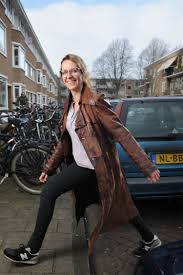 Aaf brandt corstius is tot haar grote schrik een keer andré rieu tegen het lijf gelopen bij opnames van de wereld draait door. Aaf Brandt Corstius Een Suffe Buurt En Dat Is Het Ook De Brug Nieuws Uit Amsterdam Oost