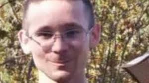 L'auteur présumé des tirs est en fuite et armé. Rbuu8jpcpz3uim