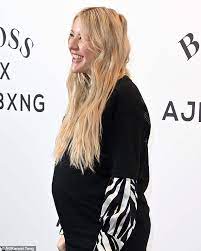 Elena jane goulding (ellie goulding) is an english singer, songwriter and record producer who conquered the uk music field at the age of 23 and went on to win over fans all over the world within a. Pregnant Ellie Goulding Postpones Her Forthcoming Tour Aktuelle Boulevard Nachrichten Und Fotogalerien Zu Stars Sternchen