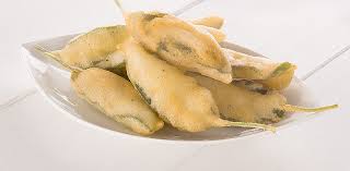 Quella delle foglie di salvia fritte è una delle ricette più sfiziose del piceno. Stuzzichini Di Salvia Fritta Con Pastella Al Pepe Ricetta