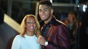 Il a fêté son anniversaire avec sa famille sous un beau soleil. Rap Actu Fr Tony Yoka Et Estelle Mossely Parents D Un Facebook