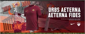 Kaufen sie die heißesten as roma fußballtrikots und trikots, um ihre aufregung in dieser fußballsaison deutlich zu machen. As Roma