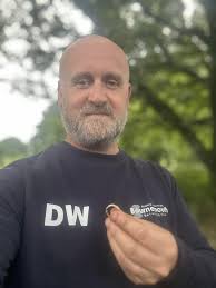 Share to help this lady get her late mums ring back at least 😢