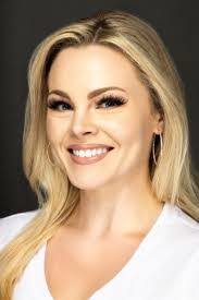 Beth Maas's Instagram, Twitter & Facebook