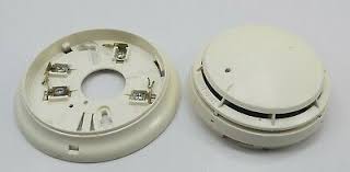 Photoelectric smoke detectors are known for protecting against smoldering fires & are characterized by its use of light to detect fire. Edwards Smoke Detector Photoelectric Type 6269b 24v Dc Fire Alarm Safety 62 99 Picclick
