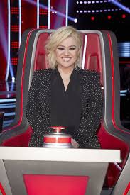20 pics of kelly clarkson's transformation from 2002 to 2020. Kelly Clarkson Rocked A Bold Look On The Voice Season 18 Blind Auditions