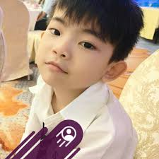 老中青齐唱生日歌。难得的聚会Happy Birthday to Tak Kam Mok