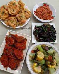 Surabaya kami supplier pakan ikan lele komoditi : Selasa 7 8 2018 Ini Ada Sayur Lodeh Balado Ikan Kesayangan Lele Kering Yg Digoreng Bakwan Dan Sambal Terasi Sayur Lodeh Sayuran Masakan Yen