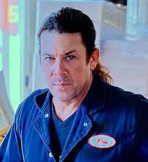 Scammer pretending to be Christian Kane offering fake Gold Fan Club Card