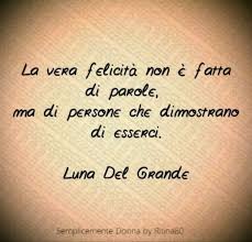 La Vera Felicita Non E Fatta Di Parole Ma Di Persone Che Dimostrano Di Esserci Luna Del Grande Zen Parole Citazioni Sagge Citazioni Simpatiche