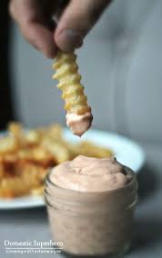 Zaxby Sauce 1 2 Cup Mayonnaise 1 4 Cup Ketchup 1 2 Teaspoon Garlic Powder 1 4 Teaspoon Worcestershire Sauce 1 Teaspoon Black Pepper Food Recipes Yummy Food Food
