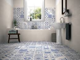 Un assortimento di decorazioni, effetti materici e texture tridimensionali tra cui scegliere; 40 Idee Per Un Bagno Blu E Bianco Piastrelle Pavimenti E Rivestimenti Colori Bagno Moderno Start Preventivi