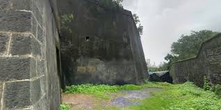 Sewri Fort in Sewri, Mumbai ...