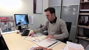 (article publi rédactionnel écrit par audrey de la ccip) la cci de paris forme des architectes d'intérieur spécialisés dans l'agencement de cuisines et de salles de bains. Laurent Concepteur Commercial Mobalpa Youtube